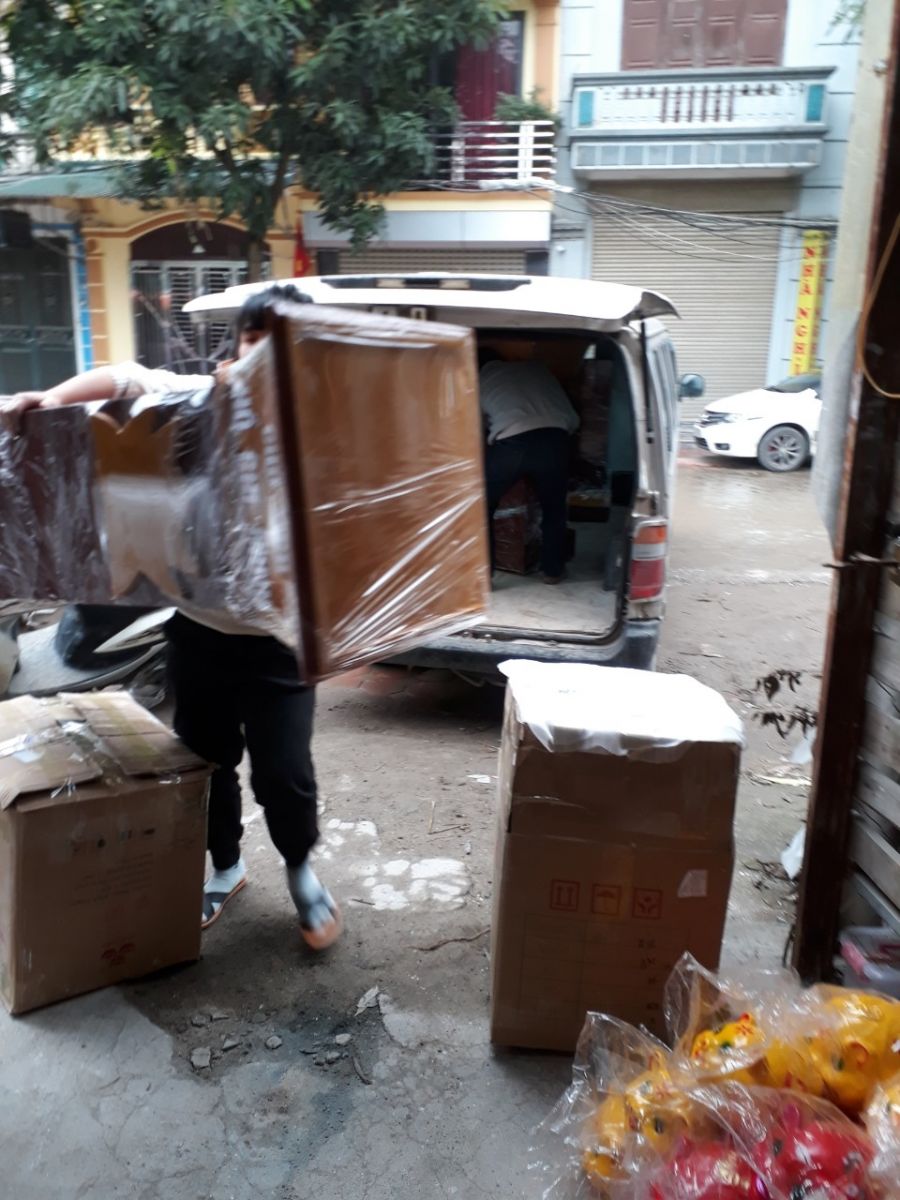 Bục tượng bác , bục phát biểu giao tới khách buôn
